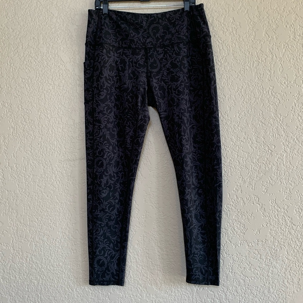 Vera Bradley patterned leggings.
